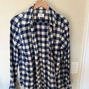 American Eagle Outfitters Men’s Super Soft Blue and White Checkered Button Down